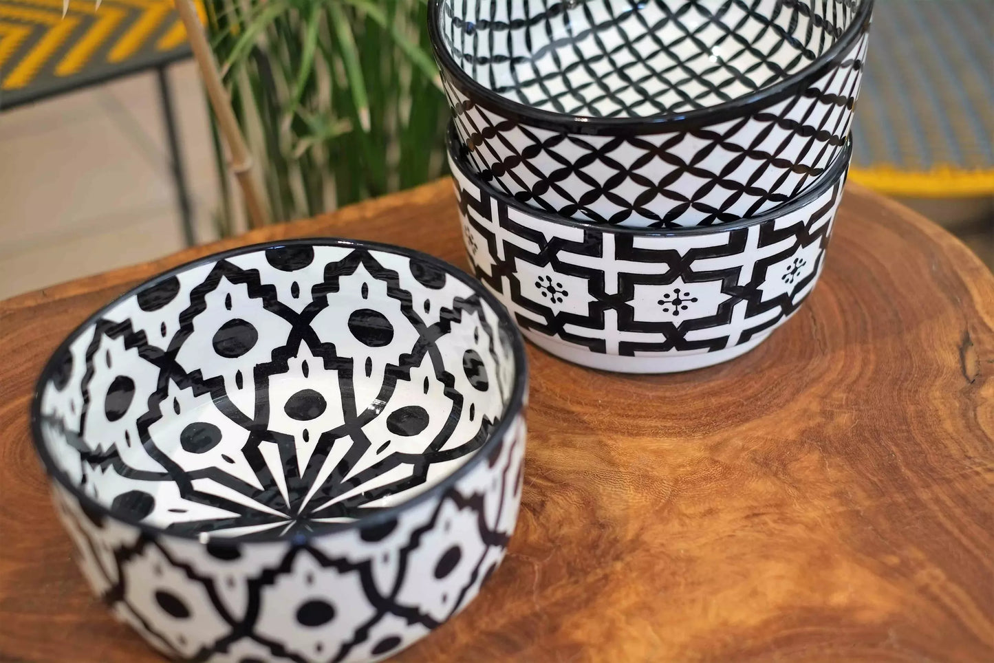 ceramic salad bowl White and black from Fez - Morocco - 4 different sized solid bowls